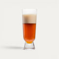 Mundgeblasenes Bierglas 330 ml, gefüllt mit Bier