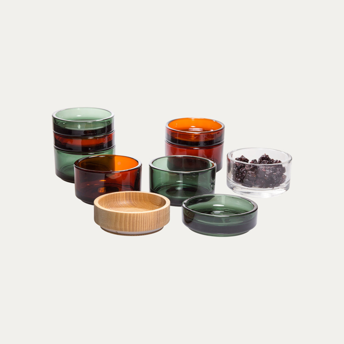 Stapelbare Glasdosen in Amber, Deep Emerald und Klarglas mit Holzdeckel