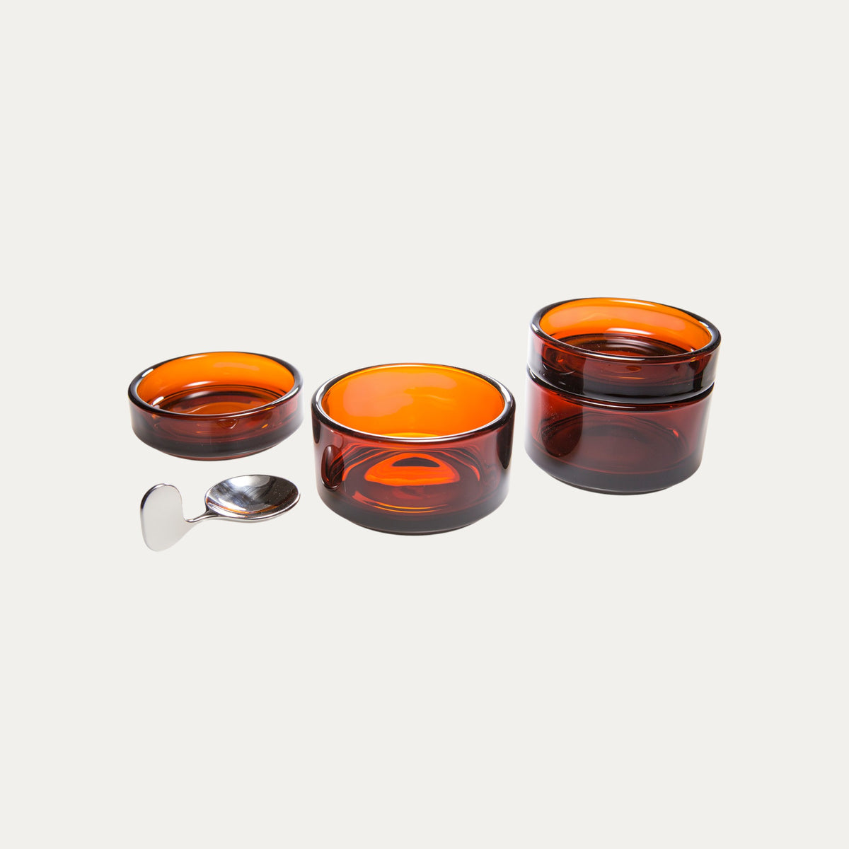 Drei stapelbare Glasdosen in Amber mit Löffel Mobi