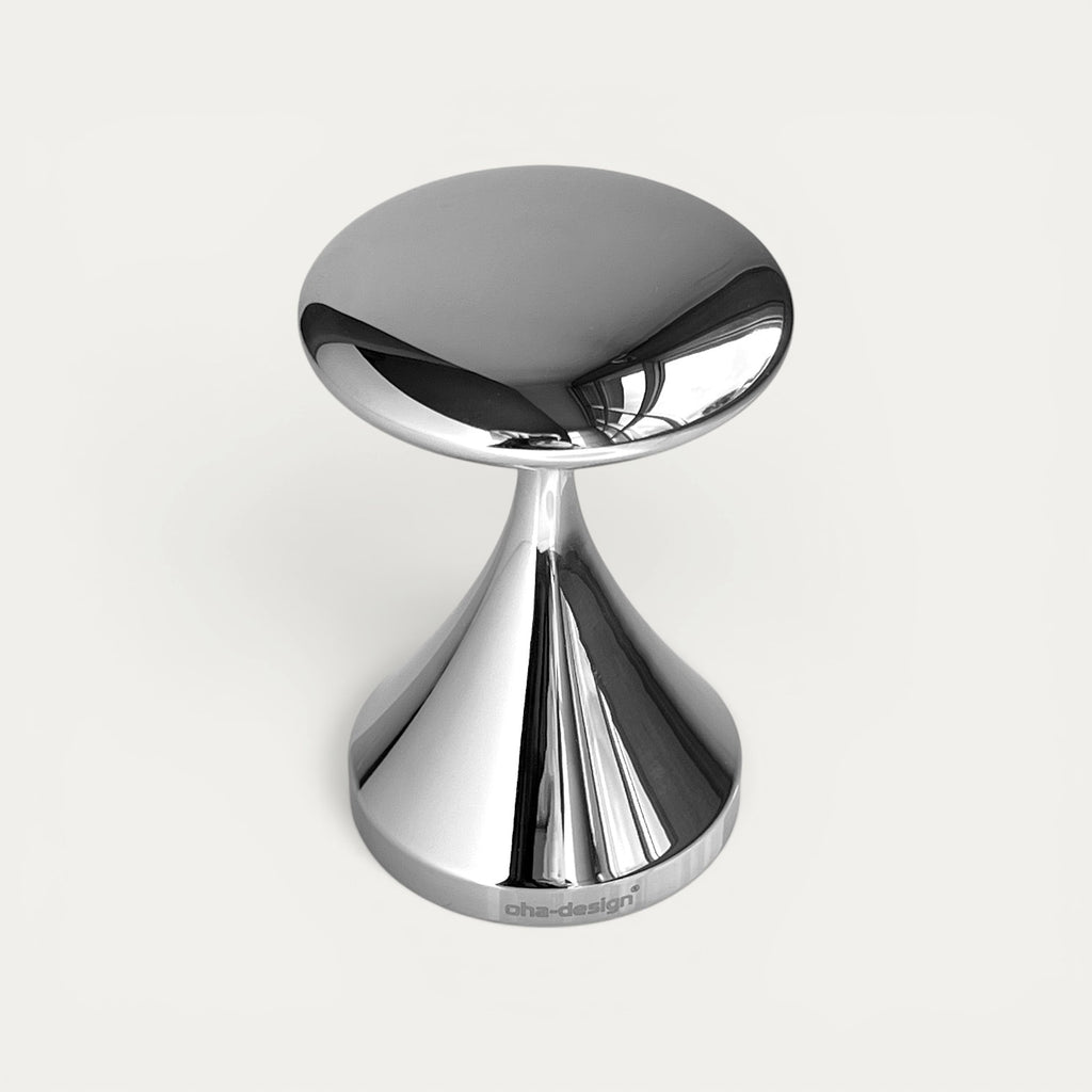 Espresso-Tamper dotto No.1 aus Edelstahl, leicht von oben fotografiert
